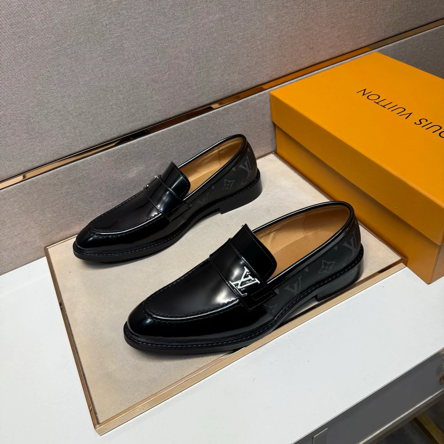 Men's men's shoes 💰pp462【LV～】Men's casual leather shoes 2025z cabinet sales simultaneously 🔶Size: 39-44#️⃣ 🔷2 colors🔜The upper is made of multi-material splicing➕Cow leather lining, comfortable and breathable, sole: original comfortable and wear-resistant outsole, ⚠️real thing📱photographed🎬real thing is better📢📢📢
